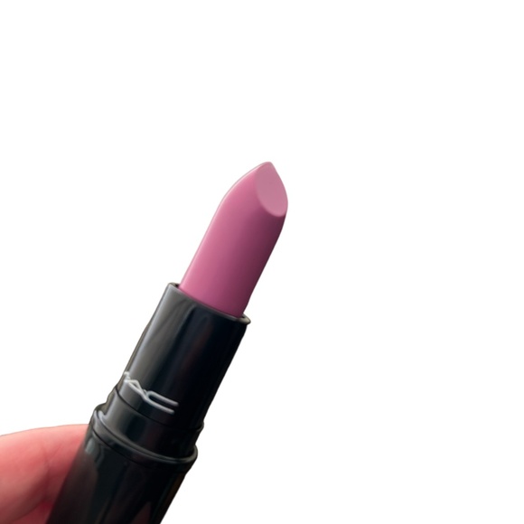 MAC CREMESHEEN LIPSTICK OUTRAGEOUSLY FUN GLAMOUR DAZE NEW IN BOX - Picture 5 of 6